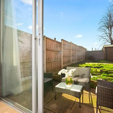 Holiday home Luxury Four Bed House - Parking - Garden - Netflix 802w Birmingham