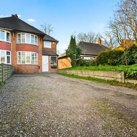 Holiday home Luxury Four Bed House - Parking - Garden - Netflix 802w Birmingham