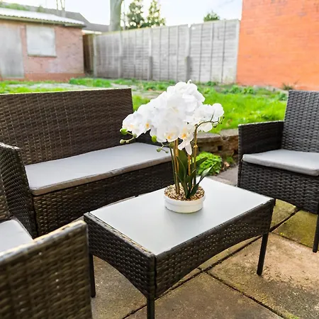 Luxury Four Bed House - Parking - Garden - Netflix 802w Holiday home Birmingham