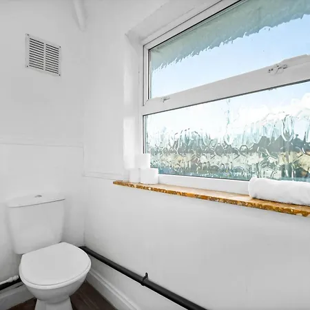 Luxury Four Bed House - Parking - Garden - Netflix 802w Holiday home Birmingham